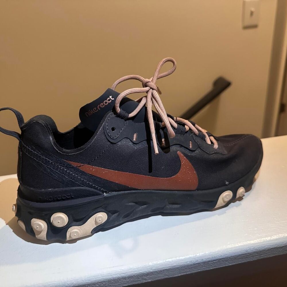 Nike Women's Navy and Black Trainers